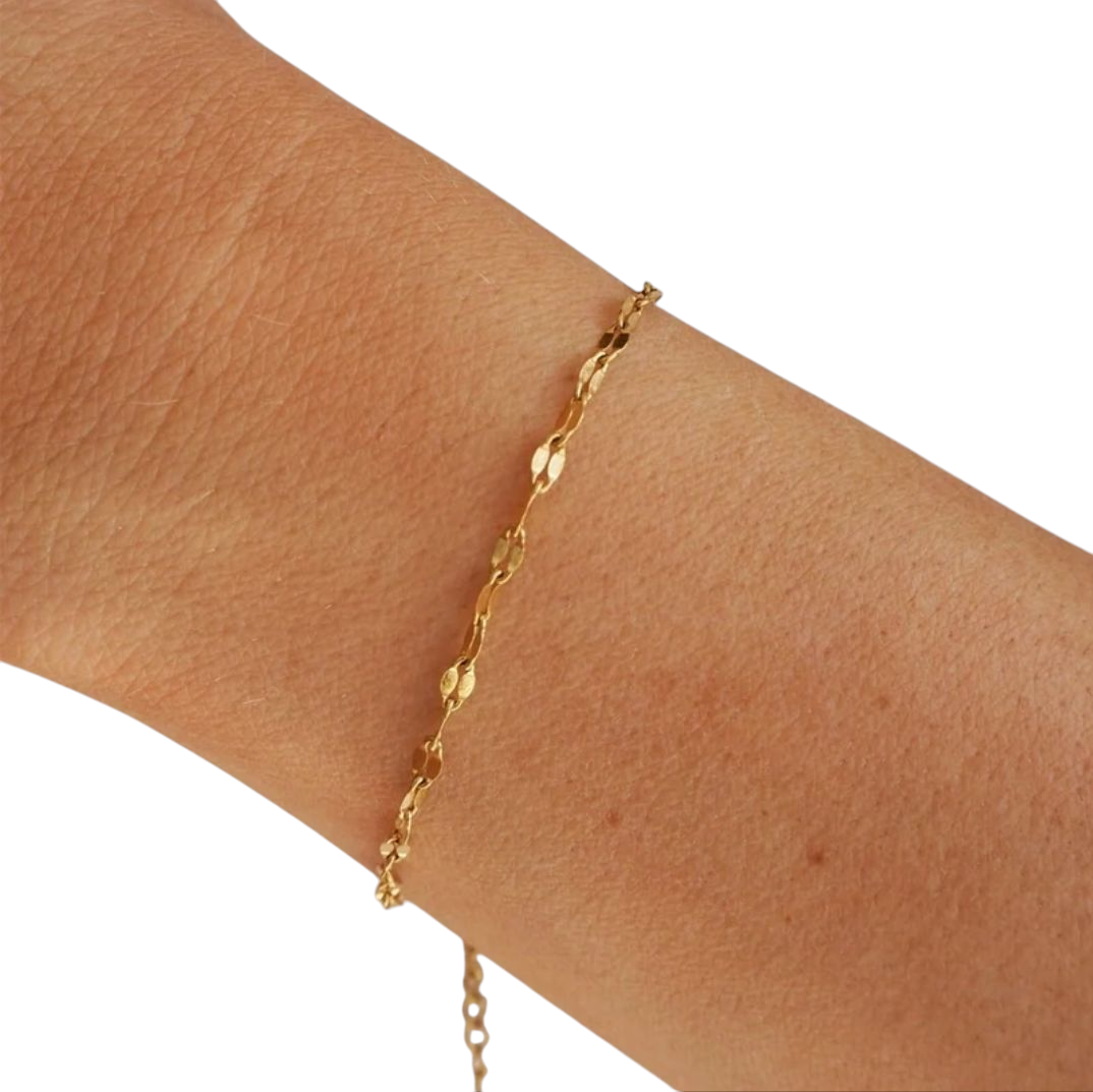Dainty Lip Bracelet