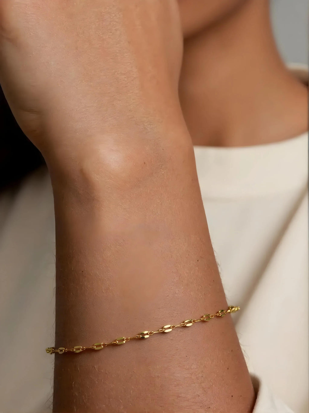 Dainty Lip Bracelet