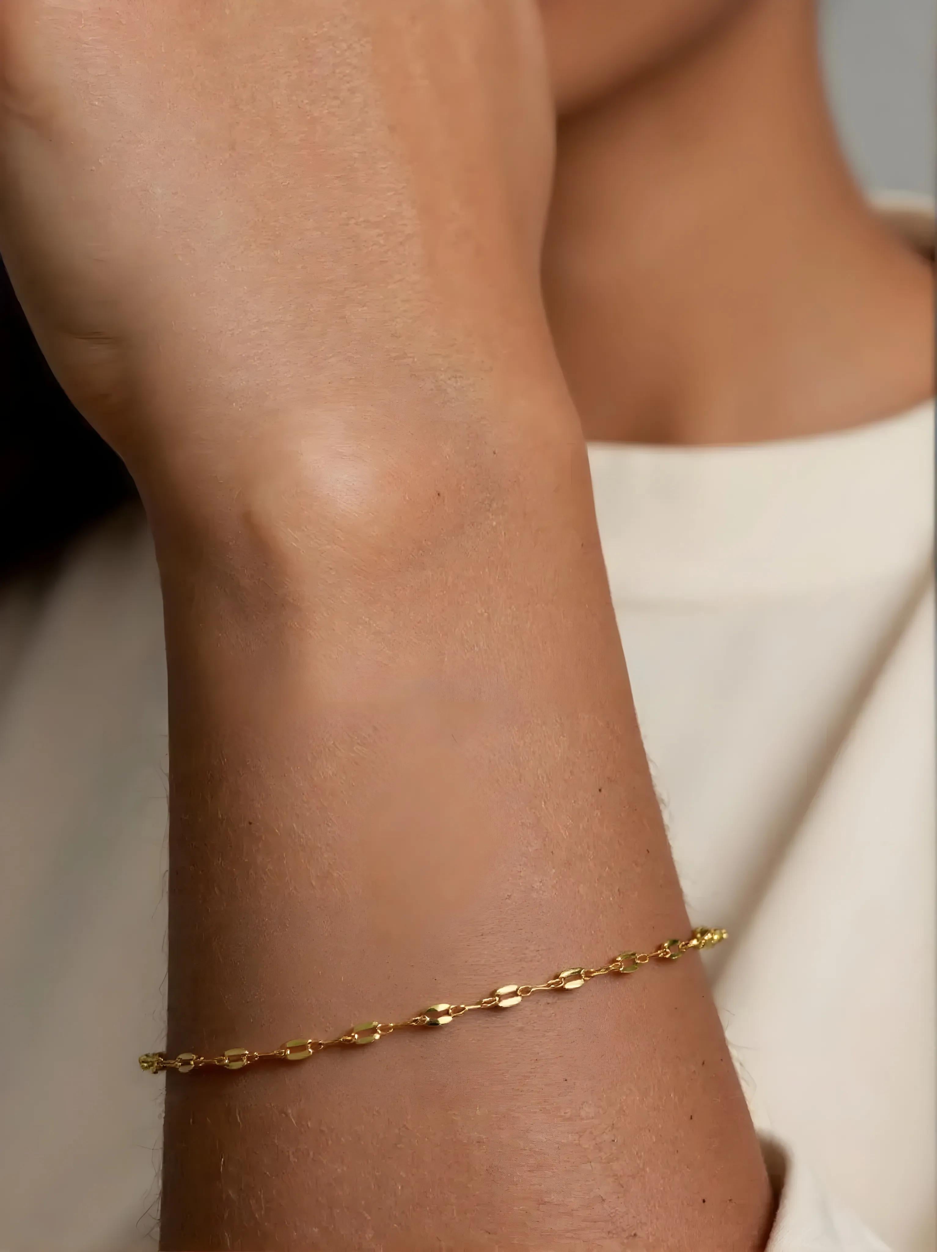 Dainty Lip Bracelet